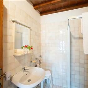 A selection of 2-3 bedroom apartments with shared pool near Florence, Sleeps 4-6